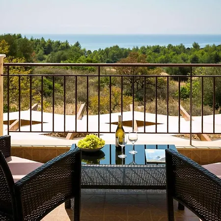 Karavias * Trapezaki (Kefalonia)